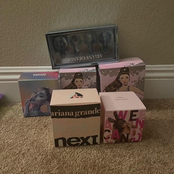 Ariana grande perfume boxes - Picture 1 of 3